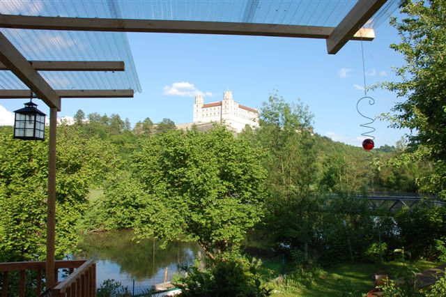 Terrasse mit Blick zur Burg